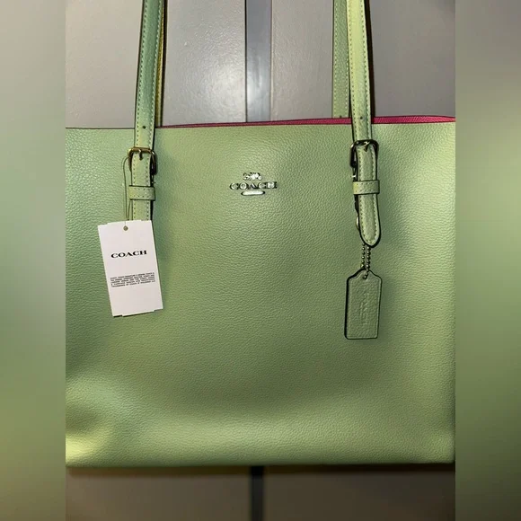 Medium size Coach purse